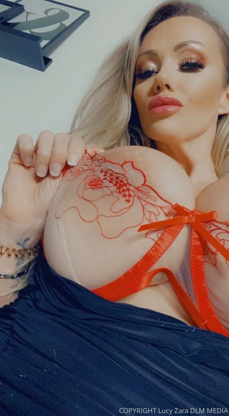 lucyzara belle star du porno des photos