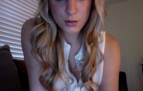TheDiggityDank model pornographic pic