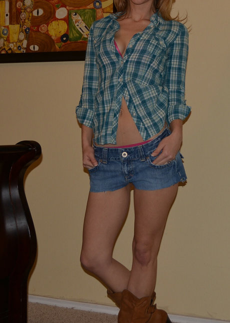 TheDiggityDank model naked photos
