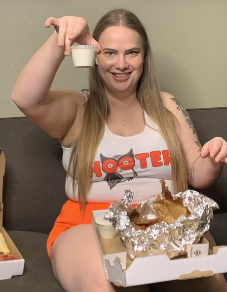 burstingbabe modèle gratuit images