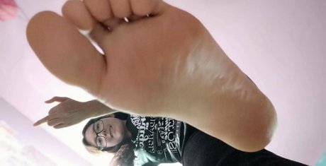 thawniefeet perfect actress pics
