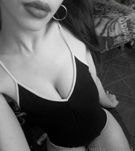 be31011304 hermosa estrella porno fotos