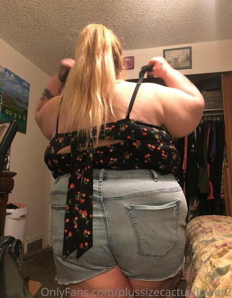 plussizecactusflower2 hot star photo