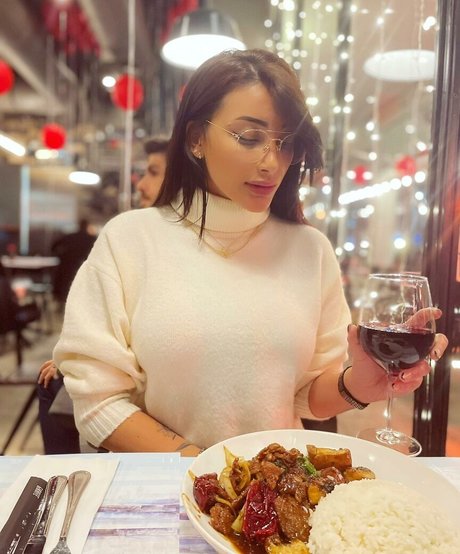 Chen Levi modèle magnifique img