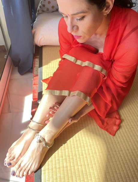 hathayogasoulsexyfeet modelo bonita archivo