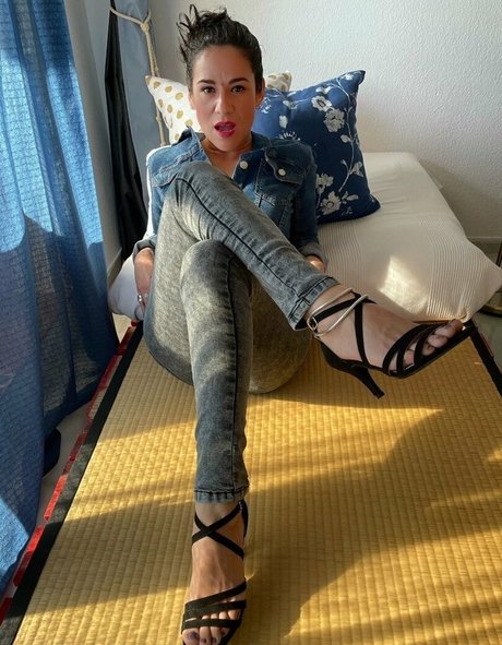 hathayogasoulsexyfeet modelo de alta calidad imagen