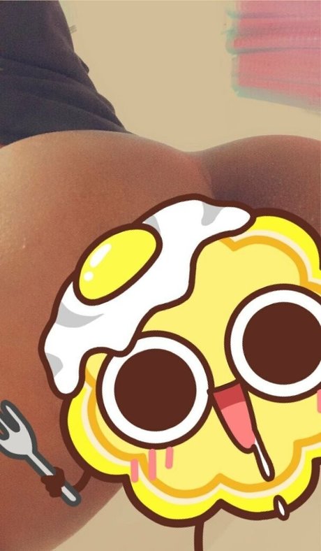 cloudyvi_ pornographic model pic