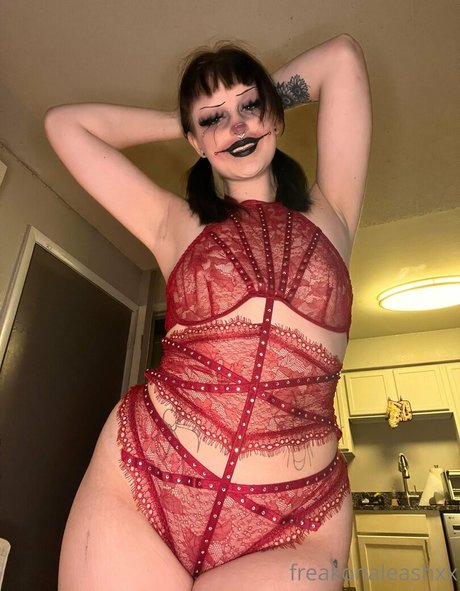 freakonaleashxx pretty star pics