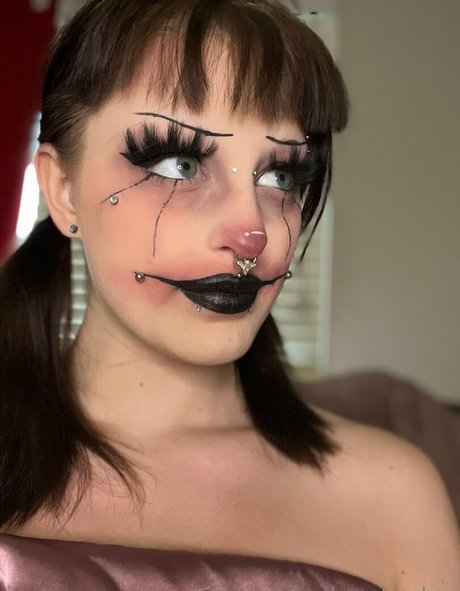 freakonaleashxx model high quality images