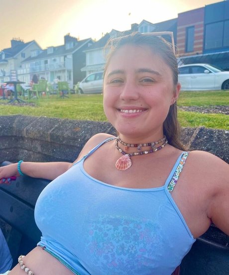 Lia Marie Johnson mejor estrella porno foto