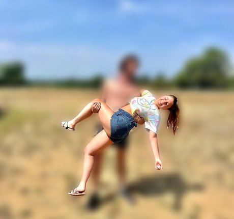 Lia Marie Johnson buena actriz imagen