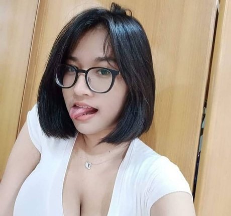 Warunee Thanyaphu nude actress picture