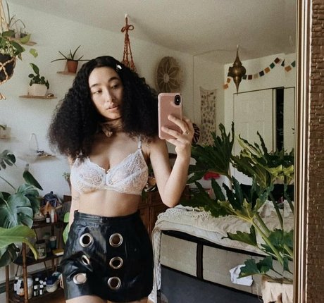 Hitomi Mochizuki estrella desnuda galería