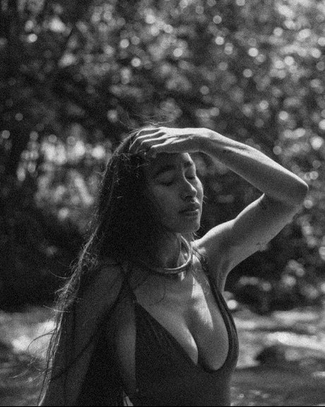 Hitomi Mochizuki modelo de arte galería