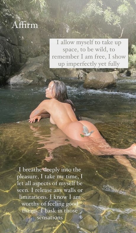 Hitomi Mochizuki star érotique image