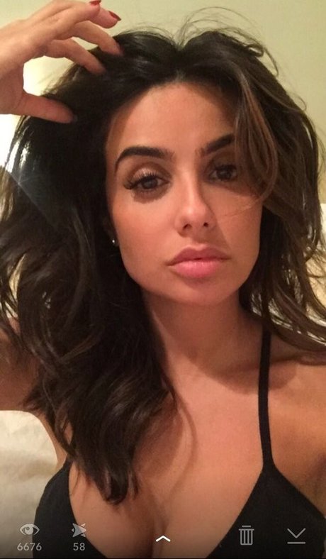 Mikaela Hoover art modèle des photos