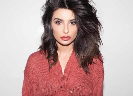 Mikaela Hoover erotic pornstar photo
