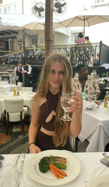 yourgirlzoey actrice xxx photo