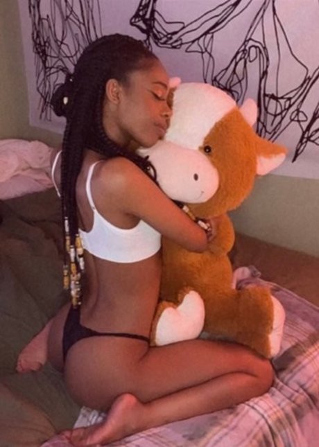 Urfavgirlfriend modelo desnuda foto