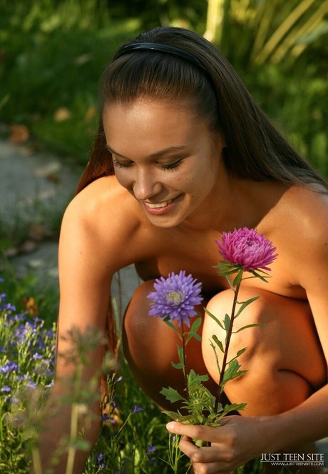 Freya A star erotic picture