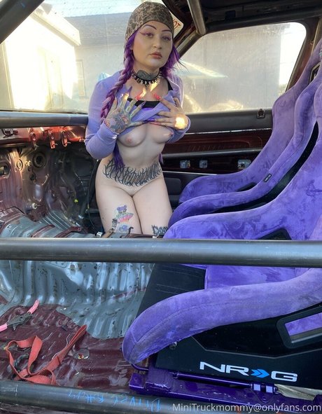 MiniTruckMommy estrella desnuda imágenes