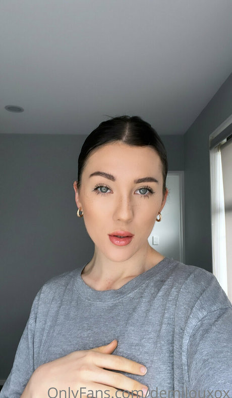 demilouxox nudes model pics