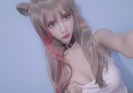 Machinegunkuro hermosa actriz archivo