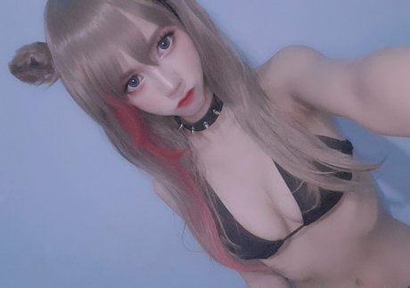 Machinegunkuro xxx pornstar photos