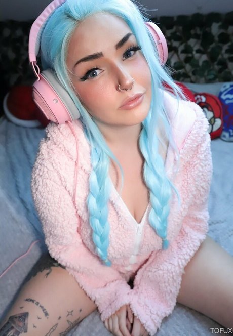 tofux gaming hot actress photo
