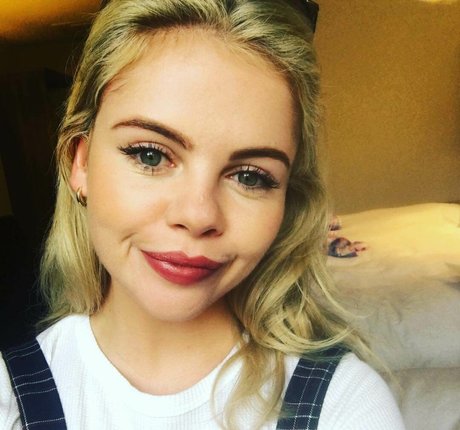 Saoirse Monica Jackson estrella adulta recopilación