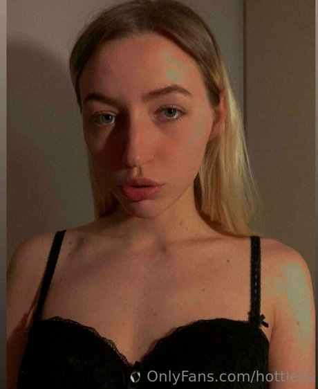 hottless model top photo