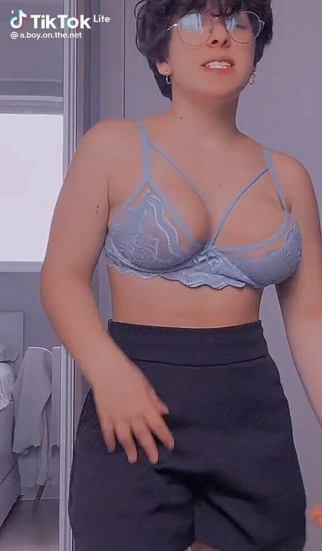 Taqueloe model erotic galleries