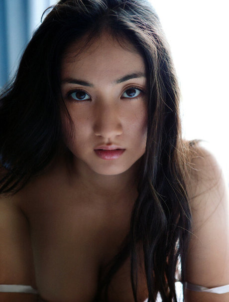 Saaya Irie actrice sexy galeries