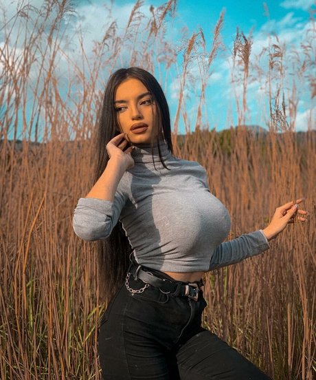 Kristina Djedovic étoile sympa galeries