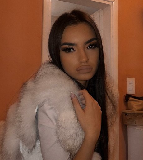 Kristina Djedovic modèle de haute qualité images