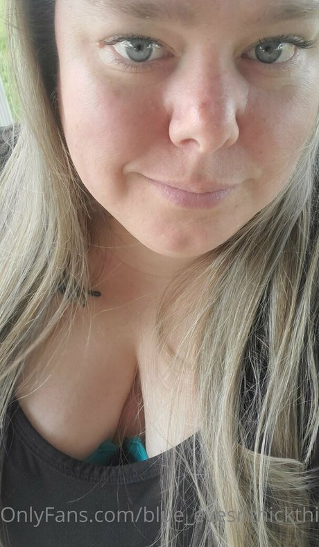 blue eyesnthickthighs star top photos