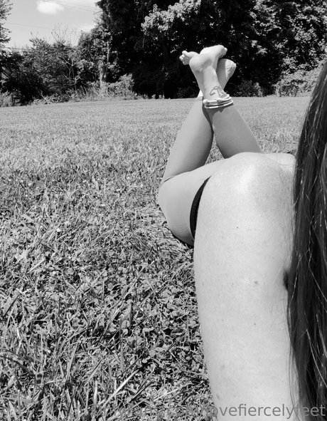 lovefiercelyfeet étoile érotique collection