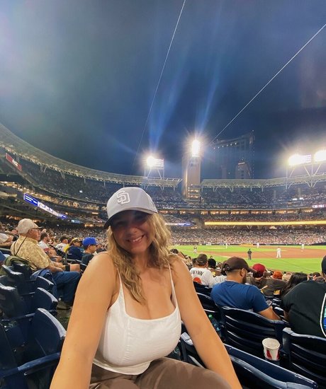 Julia G modelo desnuda galería