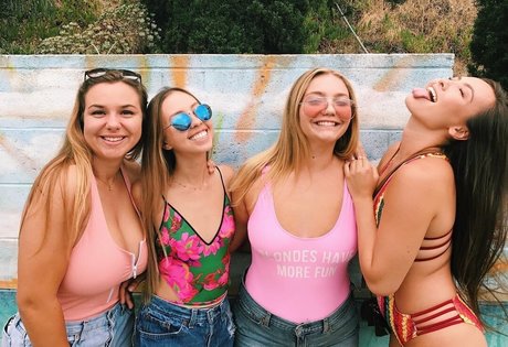 Julia G modèle chaud collection