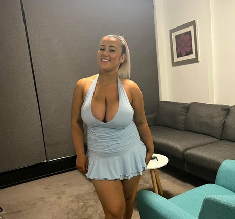 Stephanie C beautiful actress img
