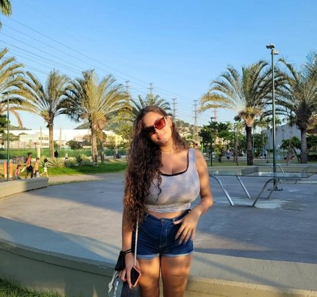 Alice M star du porno chaude photos