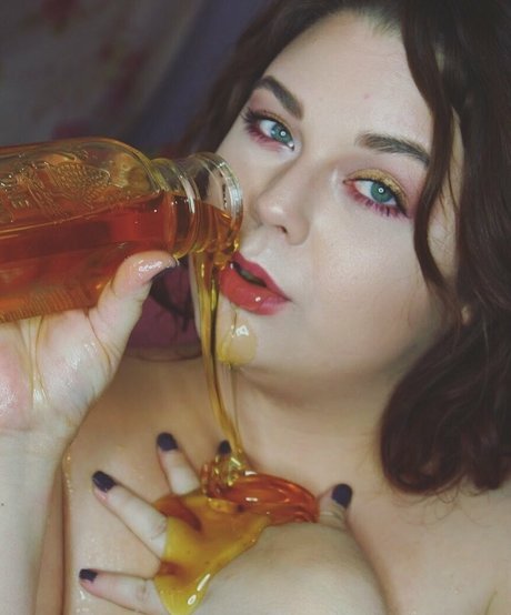 honeybuntv nude model img
