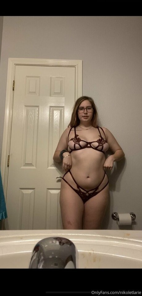 nikoletlarie estrella libre archivo