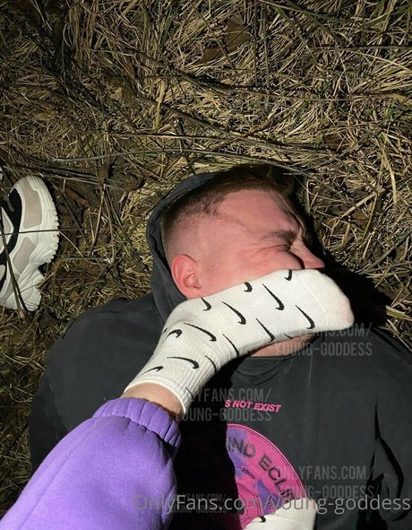 YoungGoddess actrice de nus galeries