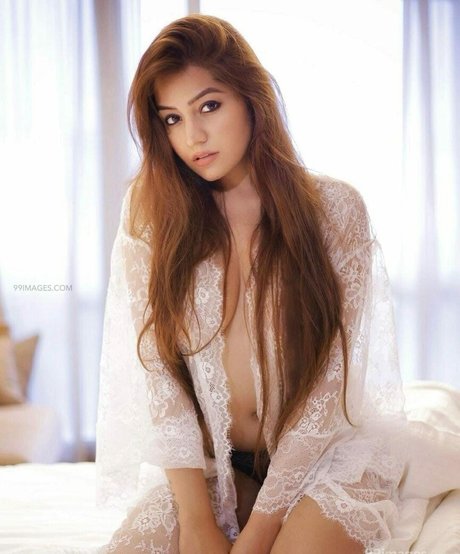 Simran Kaur Hundal actrice exclusive photo