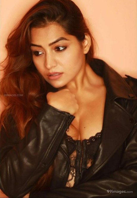 Simran Kaur Hundal actriz imágenes