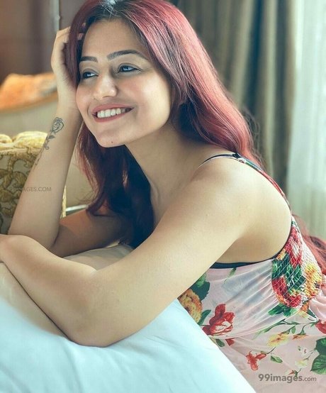 Simran Kaur Hundal étoile sexy des photos