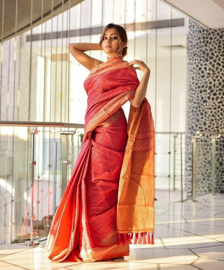 Simran Kaur Hundal joli modèle archive