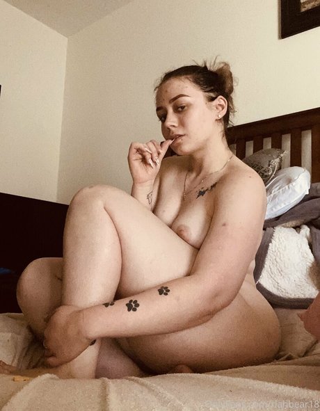 Riahbear18 actriz erótica foto