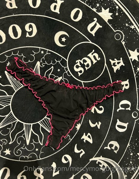 mercymorgbigtitsgoth star du porno gratuit photo